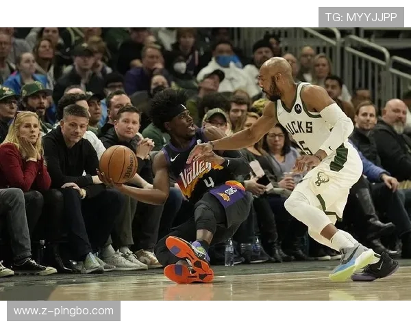 纳什利用无球跑动提升组织效率，带动球队进攻节奏明显改观